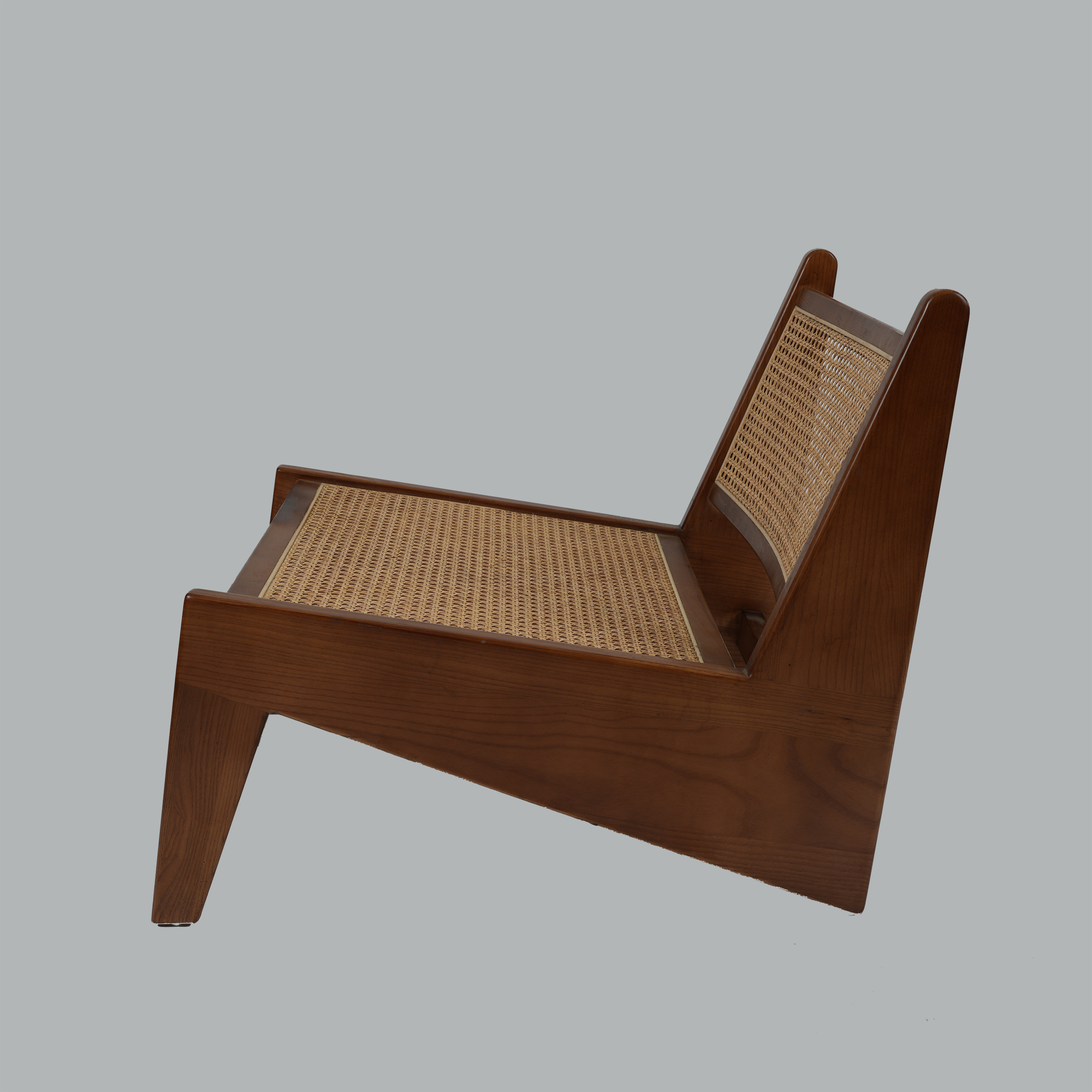 كرسي لو كينغ (Lounge Chair) بقماش القش