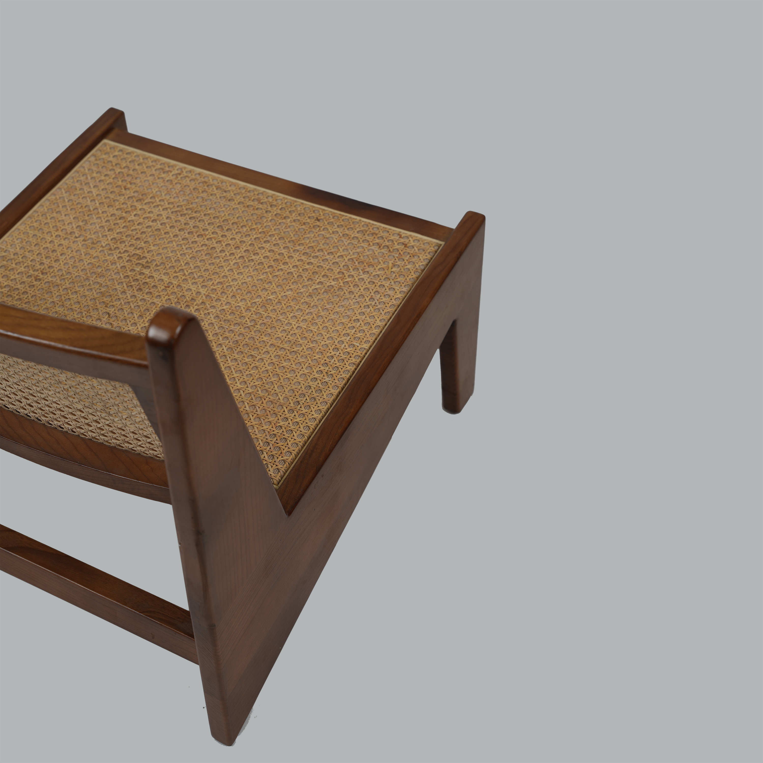 كرسي لو كينغ (Lounge Chair) بقماش القش